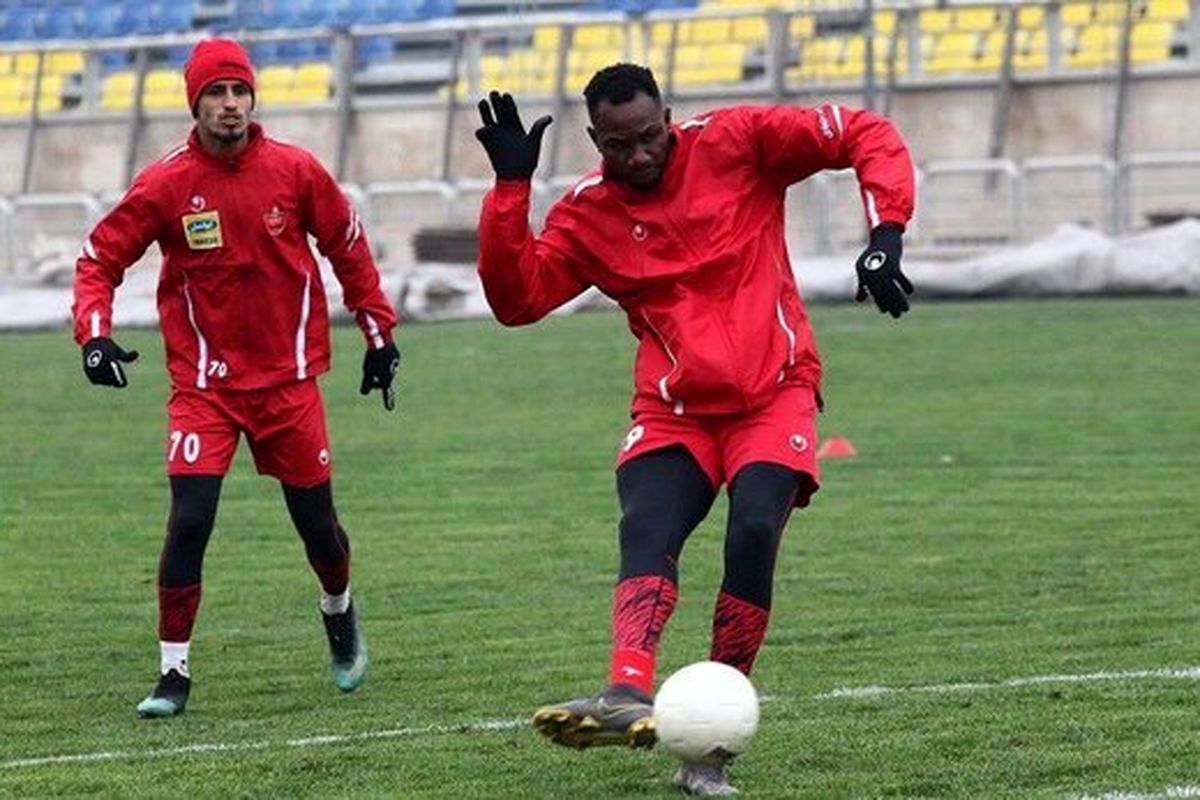 مهاجم پرسپولیسی، قراردادش را فسخ می‌کند؟